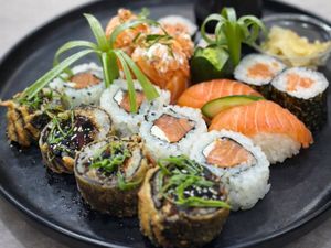 imagem do produto "Jantar Vip: 16 Peças + Bebida""Salmão fresco cortado hoje"