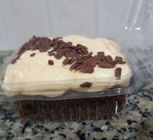 imagem do produto Brownie com cobertura de mousse de maracujá