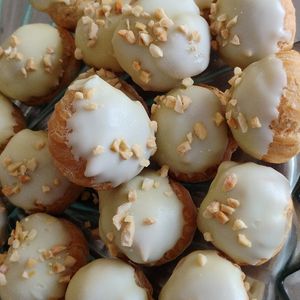 imagem do produto Carolina de doce de leite e cobertura de pistache 