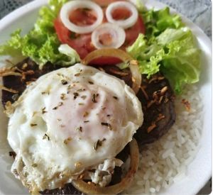imagem do produto Uma especialidade tradicional brasileira/ bife a cavalo com fritas