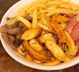 imagem do produto Churrasquinho misto acebolado .(carne, frango, linguiça de churrasco.