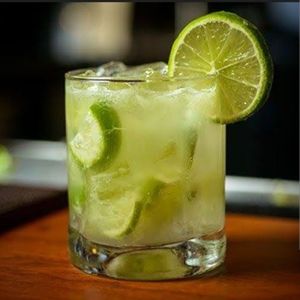 imagem do produto Caipirinha de limão com cachaça ou vodka 