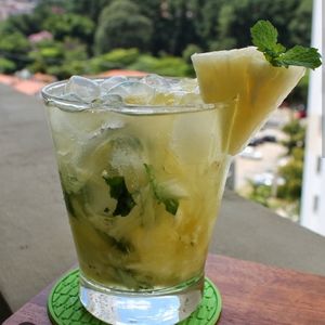 imagem do produto Caipirinha de abacaxi com cachaça ou vodka 