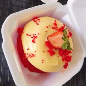 imagem do produto Mini vulcão red velved com morango 