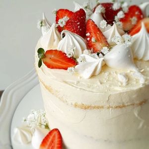 imagem do produto Torta de Morango com suspiro | 1kg serve 5 pessoas 