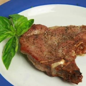 imagem do produto Bisteca de porco com salada