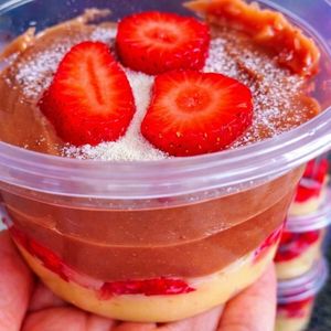 imagem do produto Bombom de morango no pote 