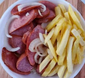 imagem do produto Marmita de calabresa e batata frita