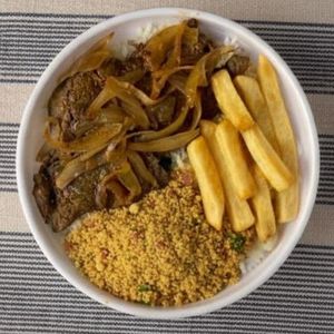 imagem do produto Marmita de Bife Acebolado com Farofa e Batata frita.