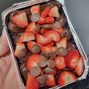 imagem do produto Brownie na marmita chocolate com morango 