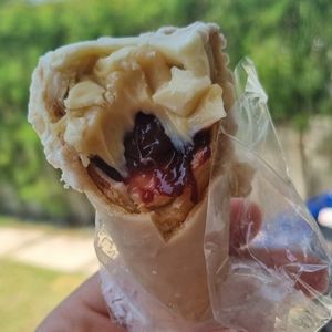 imagem do produto Cone trufado Ninho com geleia de morangos 