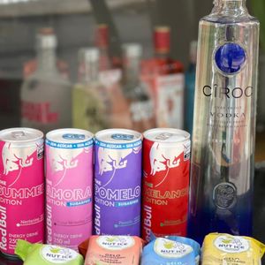 imagem do produto Cîroc 1L + 4 Red Bull + 4 Gelo de Coco