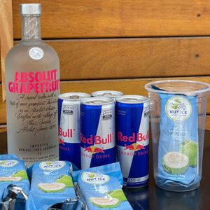 imagem do produto  Absolut Grapefruit 1L + 4 Red Bull + 4 Gelo de Sabor