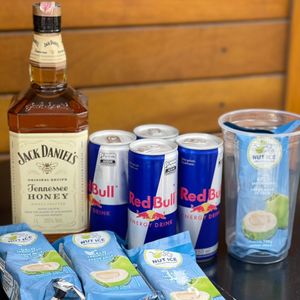 imagem do produto Jack Daniel's Tennessee Honey + 4 Red Bull + 4 Gelo de Sabor