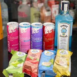 imagem do produto 🔵Bombay Sapphire 750ml + 4 Red Bull + 4 Gelo de Sabor