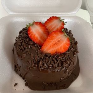 imagem do produto Bolo de baunilha com Cobertura de chocolate 50%.