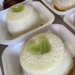 imagem do produto Bolo de leite ninho com uva verde.