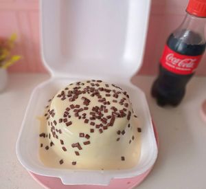 imagem do produto Mini Bolo Vulcão Choconinho (4 fatias) + Coca Cola 250ml