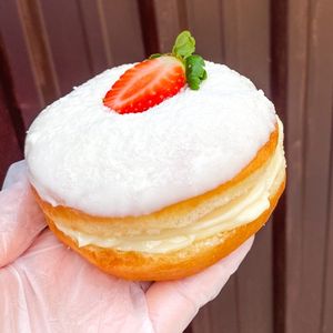 imagem do produto DONUTS NINHO COM MORANGO