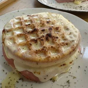 imagem do produto Waffle de Presunto e Queijo maçaricado