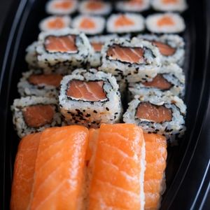 imagem do produto ✅ 20 Hossomaki California
✅ 20 Hossomaki Philadelphia
✅ 20 Hot Roll
✅ 10 Niguiri Salmão