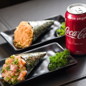 imagem do produto COMBO 2 TEMAKI SALMÃO + COCA 