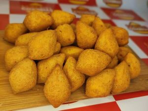 imagem do produto 40 Salgadinhos Sortidos Fritos Na Hora ( Serve Bem 2 Pessoas )