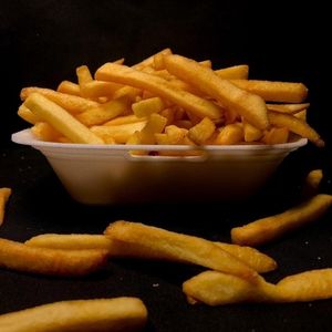 imagem do produto Batata frita porção média - acompanha mussarela catchup & maionese.