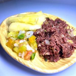 imagem do produto Macaxeira com charque, queijo, ovo e vinagrete.