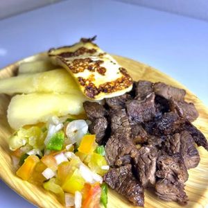 imagem do produto Macaxeira com carne, queijo, ovo & vinagrete.