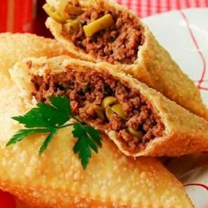 imagem do produto Pastel carne completo com verdura catchup e maionese.