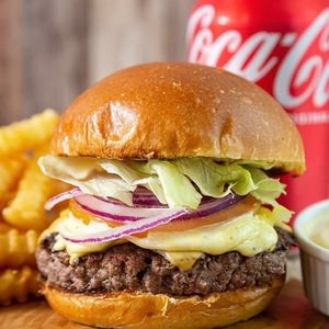 imagem do produto Combo Salada (Burger Salada + Batata Frita + Coca lata 350ml)