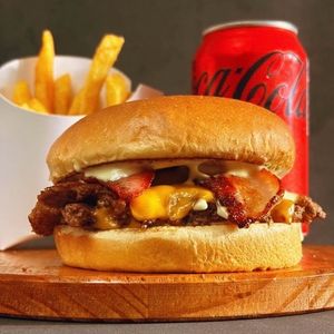 imagem do produto Combo Smash Bacon ( Smash Bacon + Batata Frita + Coca Lata 350ml)