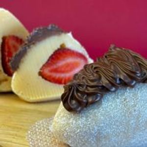 imagem do produto Coxinha de Leite Ninho com Morango