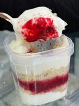 imagem do produto Bolo no Pote - Ninho com Geléia de Morango