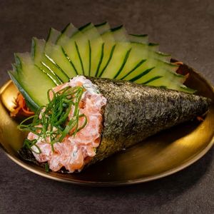 imagem do produto TEMAKI DJOY (SALMÃO COM CREAM CHESSE) 