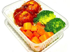 imagem do produto Almôndegas de Frango ao Molho com Arroz e Legumes ao Dente