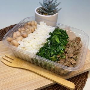 imagem do produto (250g) Picadinho de carne com couve refogada, arroz e feijão 