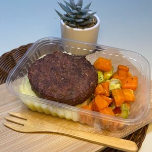 imagem do produto (250g) Hambúrguer caseiro com purê de batata e mix de legumes