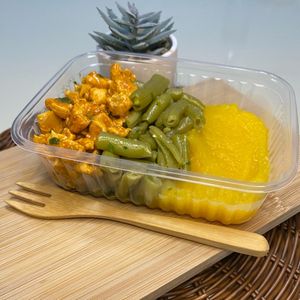 imagem do produto (350g) Picadinho de frango, purê de mandioquinha e vagem refogada