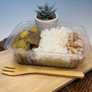 imagem do produto (250g) Carne de panela com mandioca, arroz e feijão 