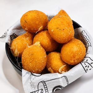 imagem do produto Salgadinhos ( Coxinha, bolinho de queijo e bolinho de calabresa) ESCOLHA O SABOR !