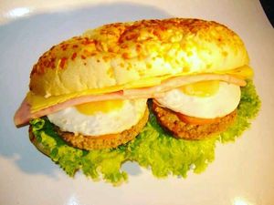 imagem do produto N13 - X -Tudo ( escolha o queijo cremoso, cheddar ou Catupiry ou provolone)