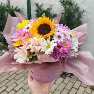 imagem do produto Box de flores do campo com Girassol