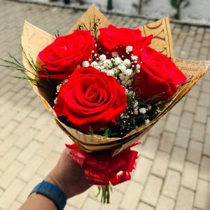 imagem do produto Buquê com 4 Rosas Importadas