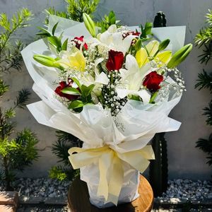 imagem do produto Buquê tipo coreano de lírios e rosas 
