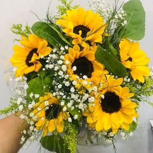 imagem do produto Buquê com 6 girassoís