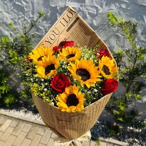 imagem do produto Buquê newspaper com 12 flores