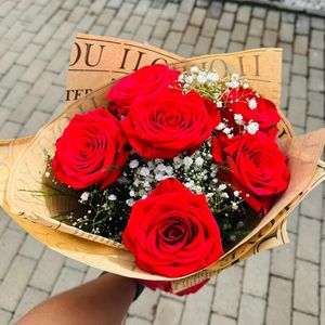 imagem do produto Buquê com 6 Rosas importadas