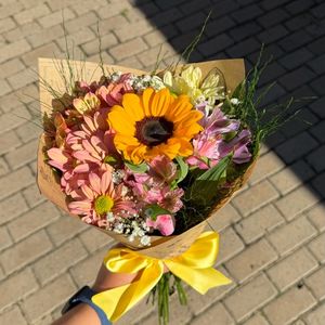 imagem do produto Buquê Pequeno de flores do campo e girassol